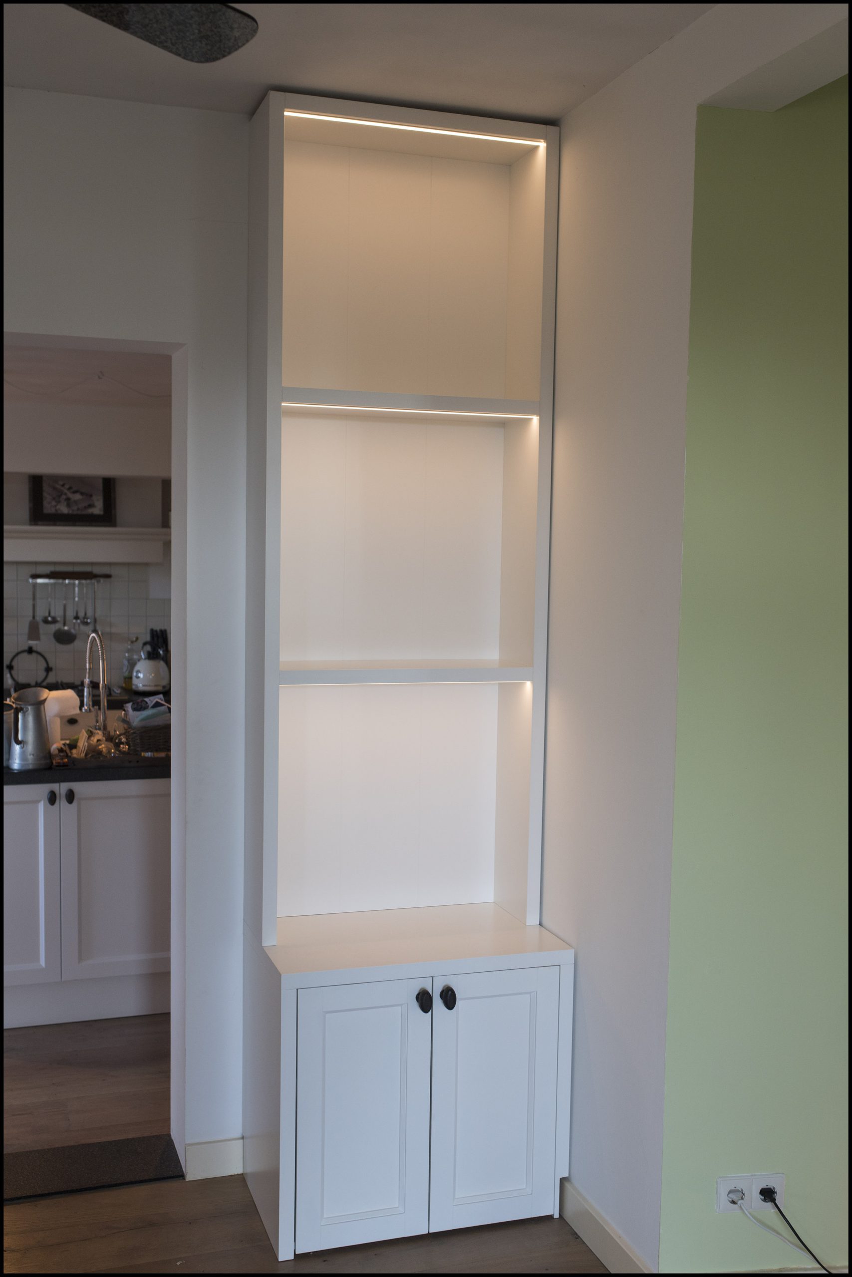 Wandkast met LED verlichting